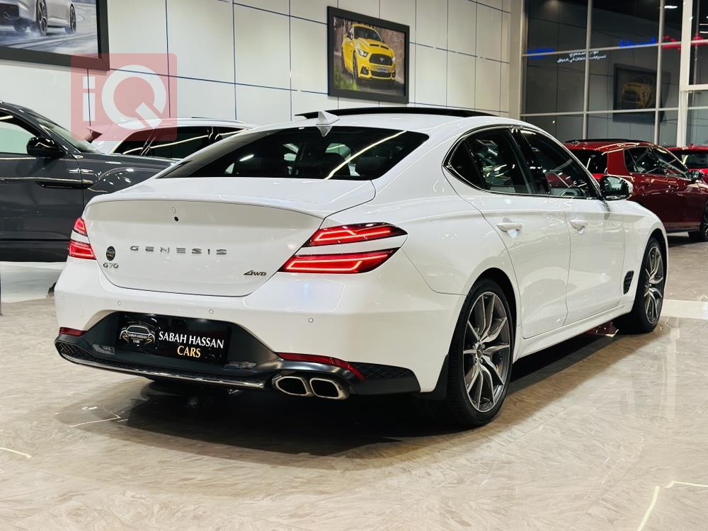 جنسس G70